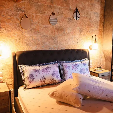 Διαμέρισμα Attic In Alykes