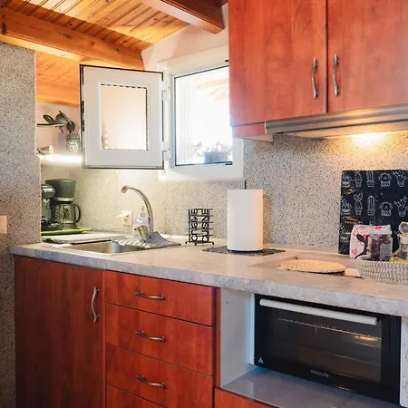 Διαμέρισμα Attic In Alykes *