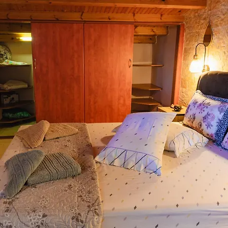 Διαμέρισμα Attic In Alykes Dhimini